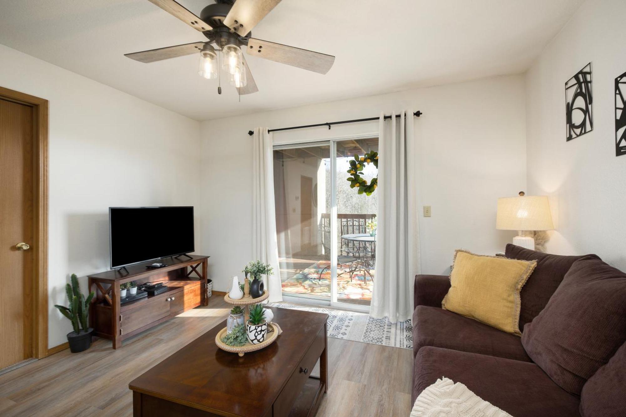 Walk-In, No Stairs Condo, Pets Welcome, 4 Mins To Silver Dollar City, 14 Mins To Ball Park Of America, Amazing Ozark Mountian Views Branson Exterior photo